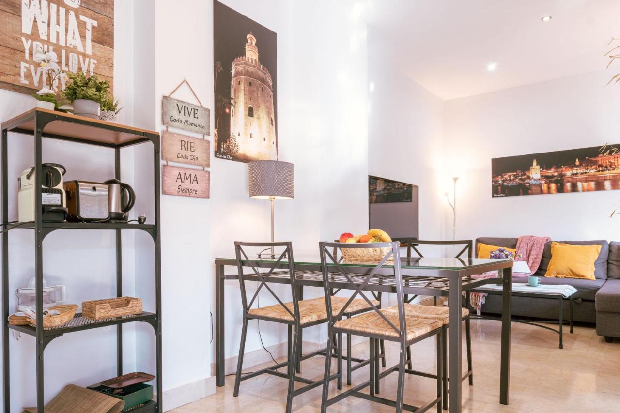 Apartamento Con Encanto En Patio Sevillano Luaran gambar