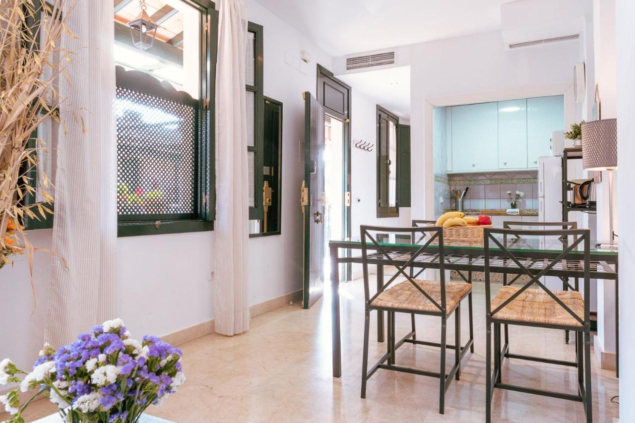 Apartamento Con Encanto En Patio Sevillano Luaran gambar